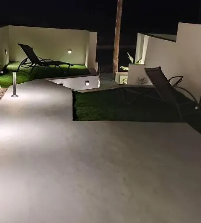 Lejardin Santorini Pýrgos