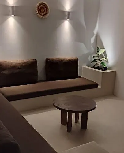 Lejardin Santorini * Pýrgos