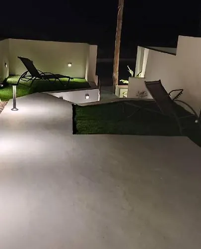 Lejardin Santorini Pýrgos