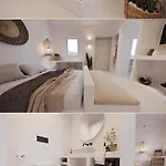 Lejardin Santorini * Pýrgos